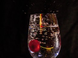 Kirsche_im_Wasserglas