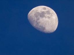 Mond 18 Uhr